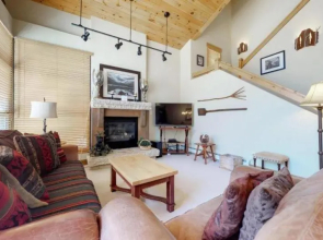 Keystone Ski Tip Town Homes 3 Bedroom Town House, Private Garage on Shuttle Route