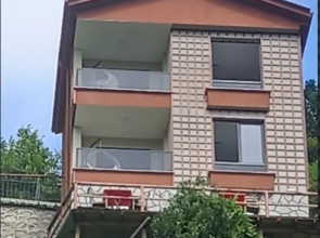 Green Hill Apart