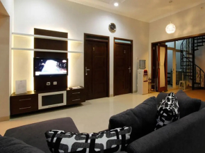 Naura Guest House