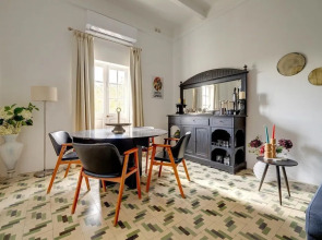 Stylish Apartment Steps From the Capital