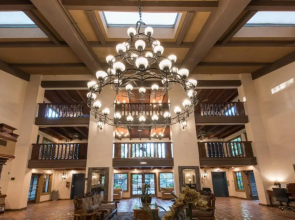 Vanllee Hotel and Suites