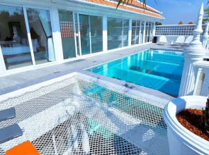 STARLAND Luxury Pool Villa Pattaya 8 Bedrooms