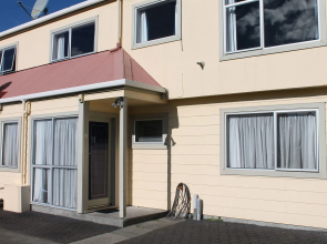 Riverview Motel