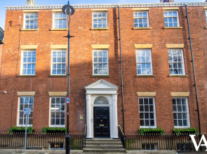 Velvet Apartments - 10 Park Square East