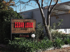Cedar Lodge Motel