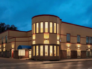 Days Inn by Wyndham Hamilton