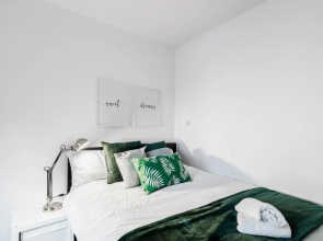Air Host and Stay - Argyle Apartment sleeps 4 City Centre