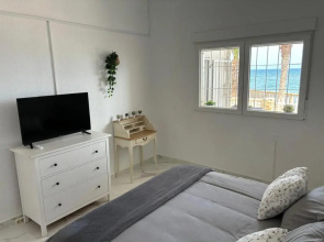 CHALET A 5 METROS DEL MAR.Wifi gratis