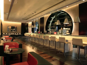 Отель Yas Plaza Circuit