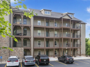 New Lakeview Penthouse - Amenities Galore!