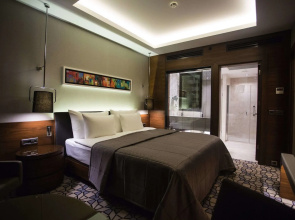 Royal Stay Palace Hotel