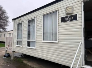 4 Bedroom Caravan Manor Park , Pets go Free