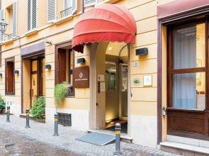 Al Cappello Rosso Suite Apartments