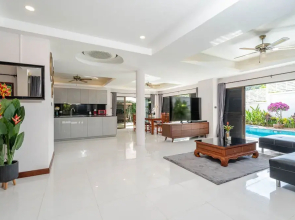 Tropical 3BR Pool Villa Amaya in Kamala