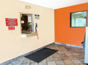 Luxury Inn by OYO Albany