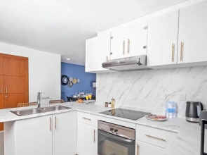 LUX - Marina Ocean View Suite 1