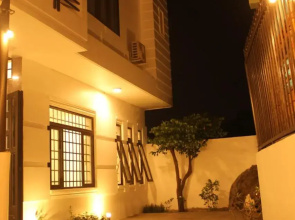Queenie House