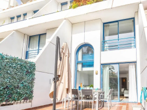 Marbella Pool House Gf55on sea Shore