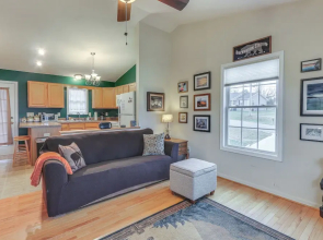 Charming Shenandoah Retreat w/ Deck & Grill!