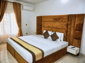 1-bedroom Flat - Sleeps 3 - Pool - Spa - Parking