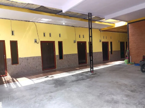 OYO Life 92920 Rumah Kost Azca