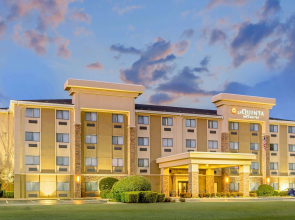 La Quinta Inn & Suites by Wyndham Midwest City - Tinker AFB
