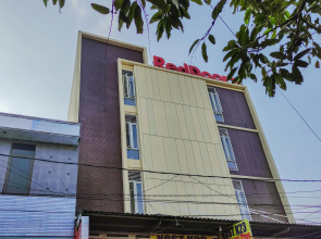 RedDoorz Plus @ K23 Rungkut Madya