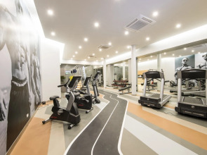 Crest Resort & Pool Villas