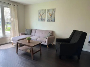 Family Friendly Cottage Walking Distance to Lions Head Beach
