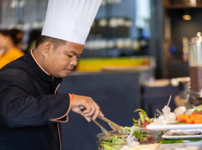 Lynnaya Urban River Resort