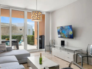 Ground Level Condo 2BR 2BA w Pool Access Gym