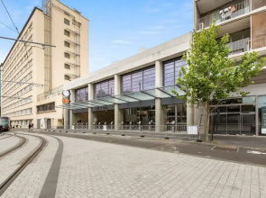 Central Charming 2 Bedrooms With Balcony Aircon