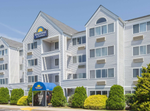 Days Inn & Suites by Wyndham Groton Near the Casinos