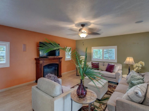 Hale Hokua O Nalu 3 Bedroom Home by Redawning
