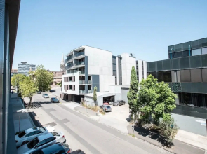 Stunning Bright Apartment At Hawthron/Glenferrie Station