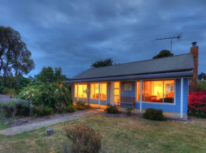 Castaway Cottage - Essentially Tas