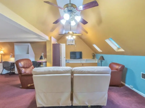 Cute Apartment In The Heart Of The City 2 Bedroom Apts by RedAwning