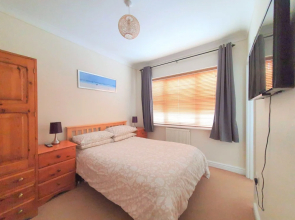 2-bedroom House Near Town With Superfast Wi-fi