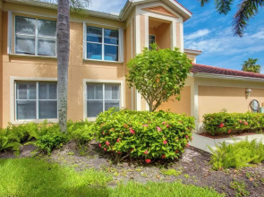 3 Mi to Dtwn Fort Myers: Condo w/ Pool & Hot Tub
