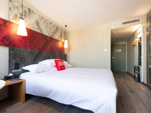Ibis Guanyun Kowloon Port Water Street Hotel