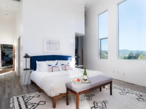 Blue Steel - Ultramodern Architectural Masterpiece w Gorgeous Views
