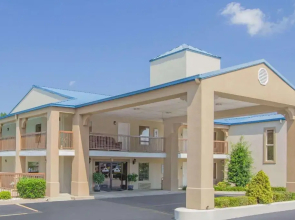 Days Inn & Suites Pine Bluff