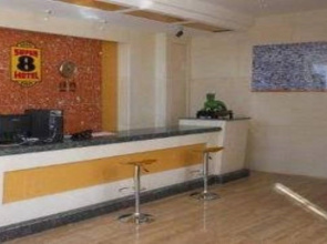Super 8 Hotel Yining Fei Ji Chang Lu