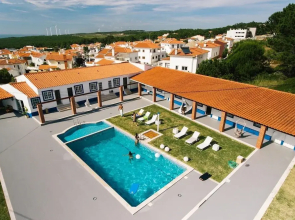 Zulla Nazaré Surf Village