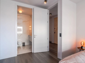 Ocean Breeze Luxury Apartment