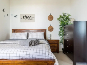Modern 1 Bedroom in Tranquil Parklands
