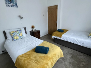 Immaculate 3-bed House in Luton