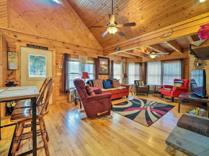 Garnerland in Luray Pet-friendly Cabin w/ Porch