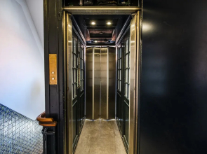 Stylish 4 bed+2 bath by park