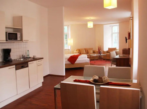 Modern City Apartment Near Central Park